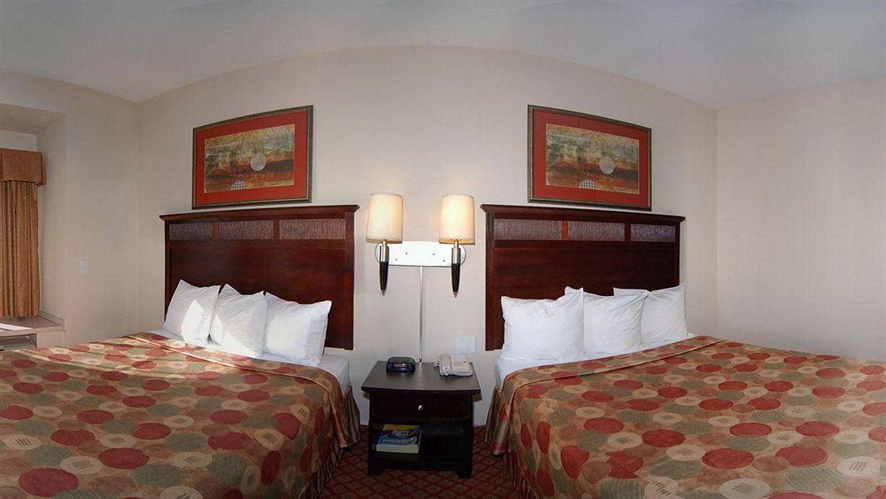 Best Western Roanoke Inn & Suites Exterior photo