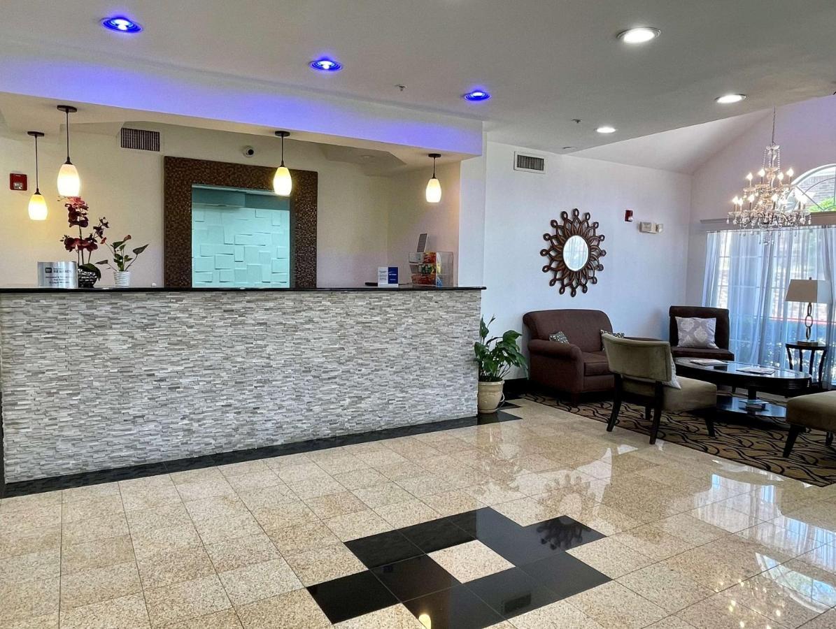 Best Western Roanoke Inn & Suites Exterior photo