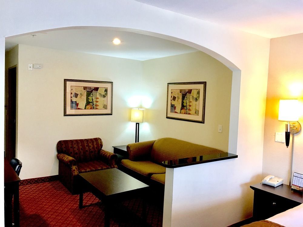 Best Western Roanoke Inn & Suites Exterior photo