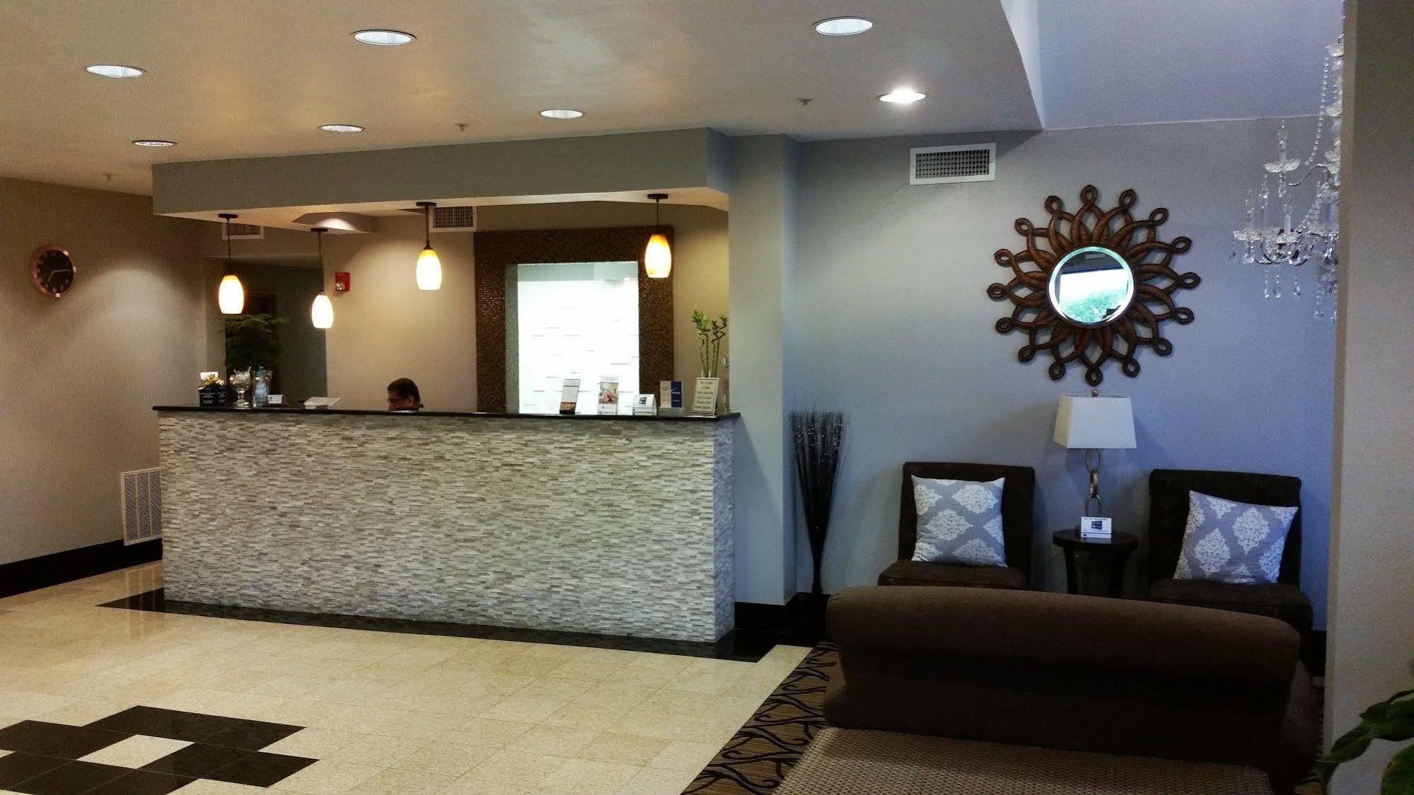 Best Western Roanoke Inn & Suites Exterior photo